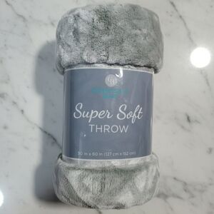 Comfort Bay Plush Olive Throw